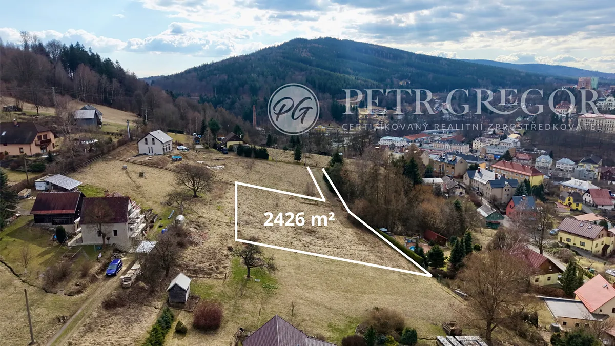 Prodej stavebního pozemku 2426 m²